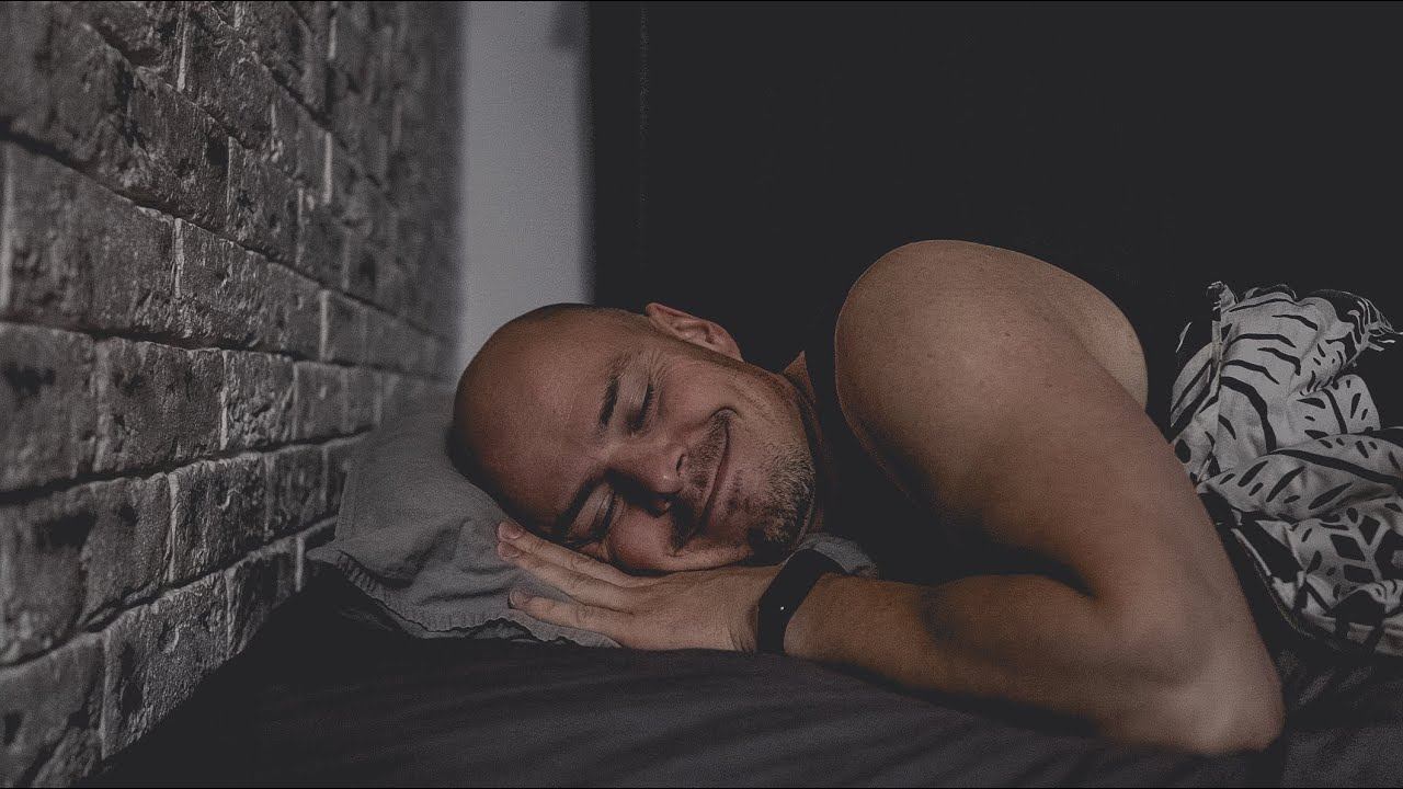 Я ложился спать вовремя на протяжении 30 дней смотреть онлайн