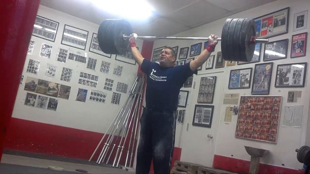 61 Year Old Man Snatches 100 Kg/220 Lb