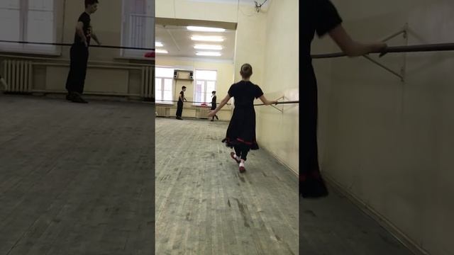 Ронд на материале кавказского танца. Народный станок смотреть онлайн