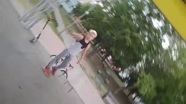 Трюки на самокате (хулиган). Извините за звук пожалуйста ??.Это не я это ветер, дети, и опиратор??? смотреть онлайн