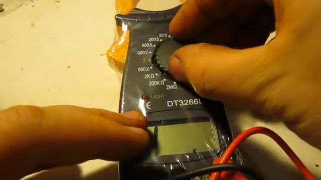 Бюджетные токоизмерительные клещи DT3266L смотреть онлайн