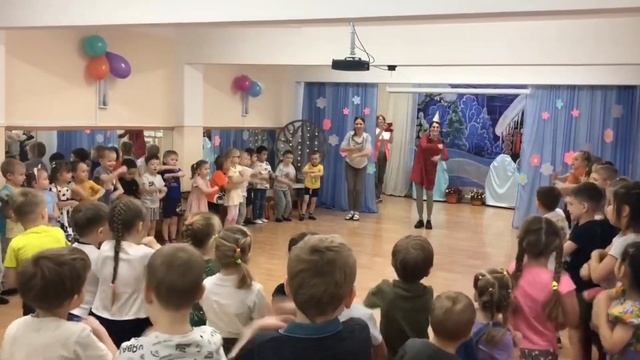 Фрагменты утренника в честь дня рождения детского сада для групп "Радуга" и "Цветик-семицветик" смотреть онлайн
