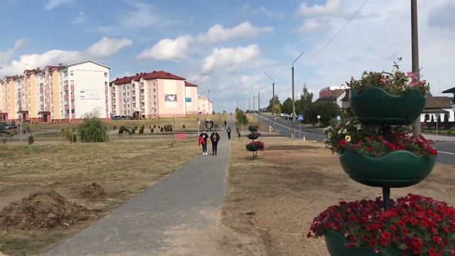 Столбцы. Беларусь. Люди в городе. Осень. Праздник 17 сентября // Belarus People in the city. Autumn смотреть онлайн