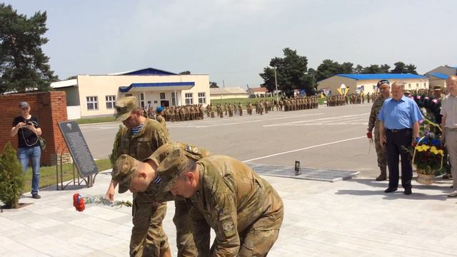 25 бригада. Возложение цветов смотреть онлайн