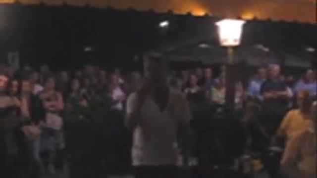 Mario Milani canta Uomini Soli смотреть онлайн