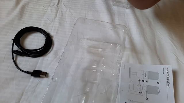 Unboxing The HyperX Solocast Microphone смотреть онлайн