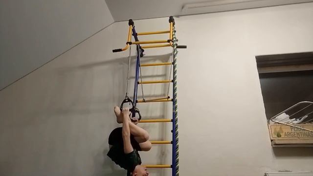 учимся делать кувырок на кольцах смотреть онлайн