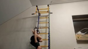 учимся делать кувырок на кольцах