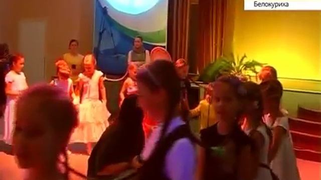 В Белокурихе выбрали девушку с самой длинной косой