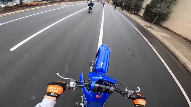 FIRST RIDEOUT OF THE YEAR ON YZ450F ! * Police Helicopter Chase * смотреть онлайн