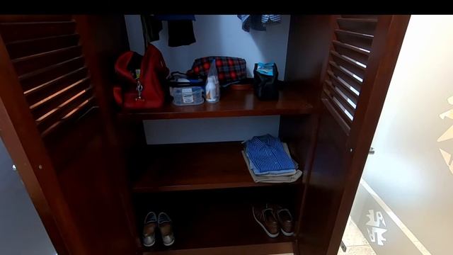 Стеклянный потолок в ванной. Отель La hacienda смотреть онлайн