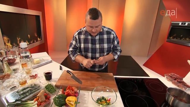 Стир-фрай из говядины с бэби-овощами | Мясо. От филе до фарша смотреть онлайн