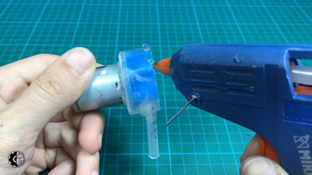 Evde Küçük Su Pompası nasıl yapılır - El yapımı mini Su Pompası - Basit icatlar смотреть онлайн