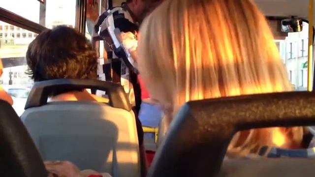 Девушка-парикмахер рассказывает о трудовых буднях смотреть онлайн