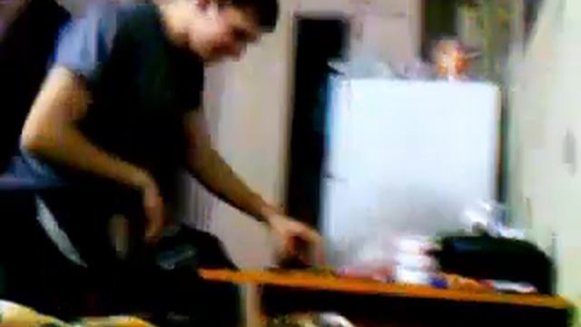 Как правильно колоть орехи