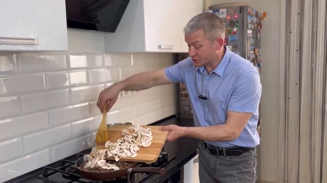 Бефстроганов (Beef Stroganoff) - от такой «говядины по-строгановски» очень трудно отказаться. смотреть онлайн