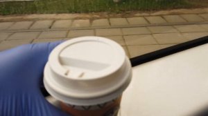 Как пить кофе из стаканов с крышкой