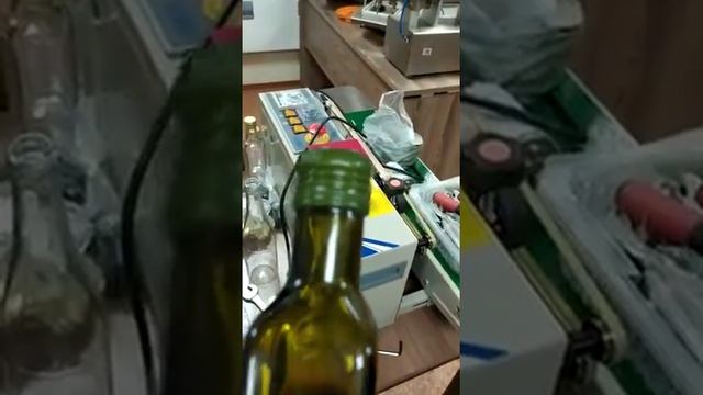 Укупорочная машина DK 50D для закручивания винных бутылок и бутылок мараска для масла смотреть онлайн