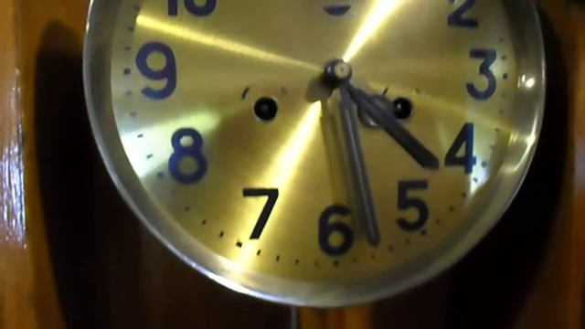 Часы настенные ОЧЗ с получасовым боем СССР 3 кв. 1961 г. (№5) смотреть онлайн