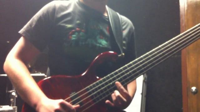 Pedulla MVP 5-string Tenor bass guitar w/ Boomerang III phrase sampler - bass solo (practice) смотреть онлайн
