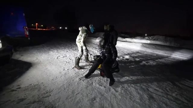 ХОЗЯЕВА КАТАЮТСЯ НА СНЕГОХОДАХ!