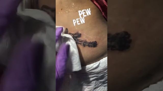 Minigun Blackwork Tattoo смотреть онлайн