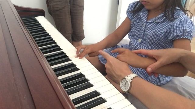Первые уроки фортепиано для детей. First Piano Lessons For Children