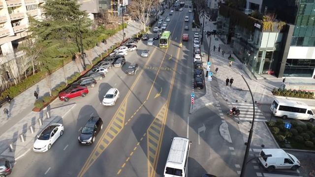 Может ли автобус заменить метро? В Тбилиси попробовали! смотреть онлайн