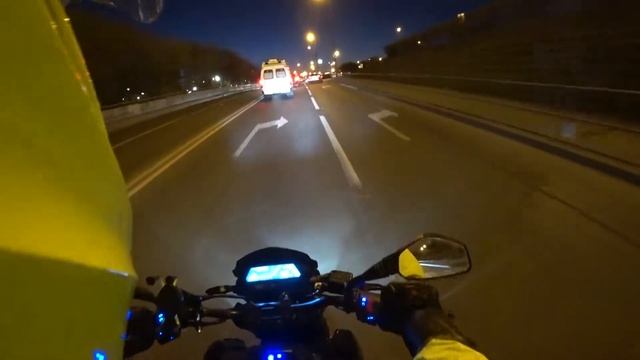 С работы до МКАД на мотоцикле по пробке смотреть онлайн