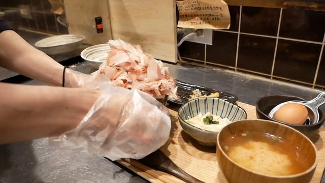 前代未聞の鰹節丼！もはや出汁を食べてるやん！京都の鰹節丼専門店「節道」 смотреть онлайн