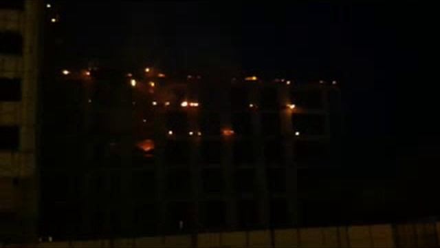 В Баку горит высотка.flv смотреть онлайн