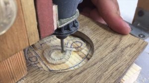 Резьба по дереву бормашиной.