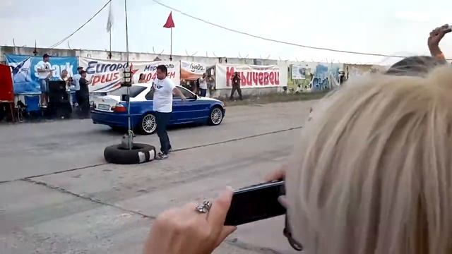Драг-рейсинг Мариуполь 6 августа 2011.webm смотреть онлайн