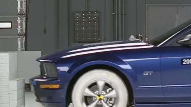 2007 Ford Mustang convertible moderate overlap IIHS crash test смотреть онлайн
