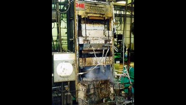26 in. x 26 in. French Oil 315 Ton Slab Side Press # 3411 смотреть онлайн