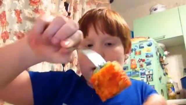 Я ем ролл с большим количеством васаби!!! смотреть онлайн