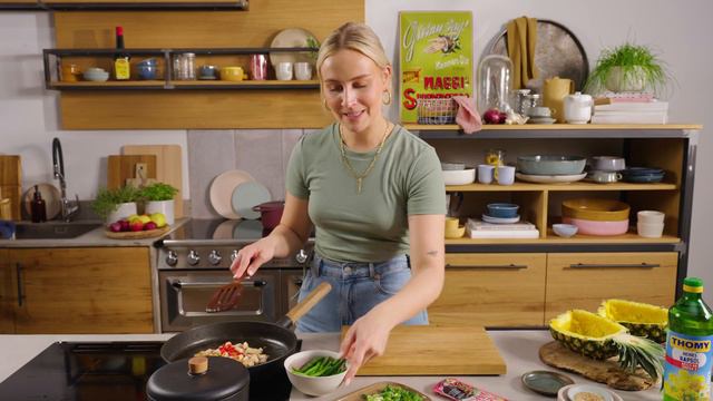 Teriyaki-Hähnchen mit Ananas смотреть онлайн