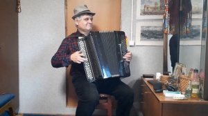 Ранний месяц в небе выплывает.....