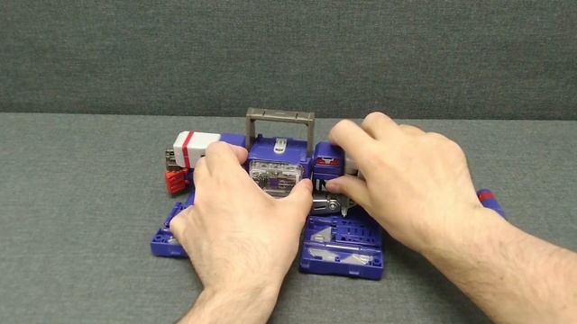 Обзор трансформера Soundwave и Soundblaster - Leader - Generations - Titans Return. Музей Р-ТФ. смотреть онлайн