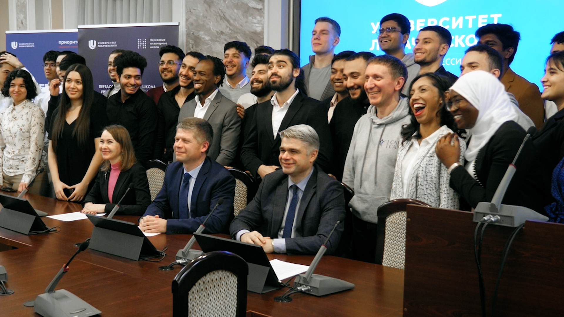 Встреча иностранных студентов с Олегом Трофимовым и Александром Бедным смотреть онлайн