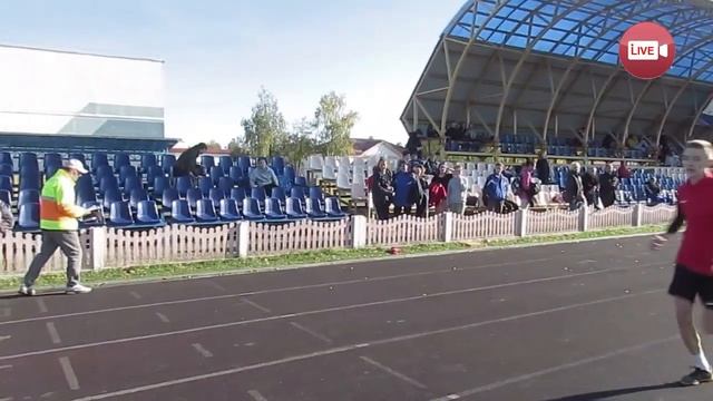 Более сотни ребят соревнуются на стадионе "Юность" в Слониме смотреть онлайн