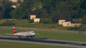 Эйрбас А321 авиакомпании NordWind Airlines приземляется в аэропорту Сочи.