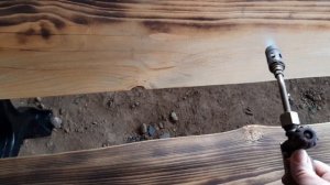 скамейку обжигаю и покрываю лаком, за лето она вся испортилась