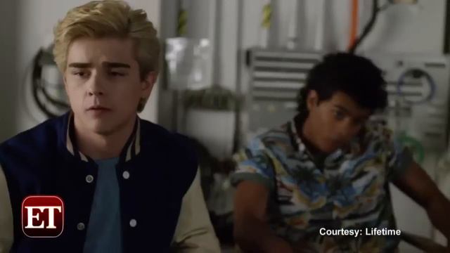The 'Saved by the Bell' Kids Hate Each Other in First Clip from Unauthorized Lifetime Film смотреть онлайн