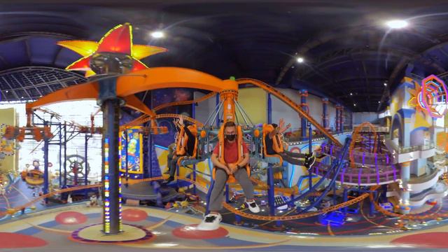 360° Spinning Orbit Berjaya Times Square Theme Park смотреть онлайн
