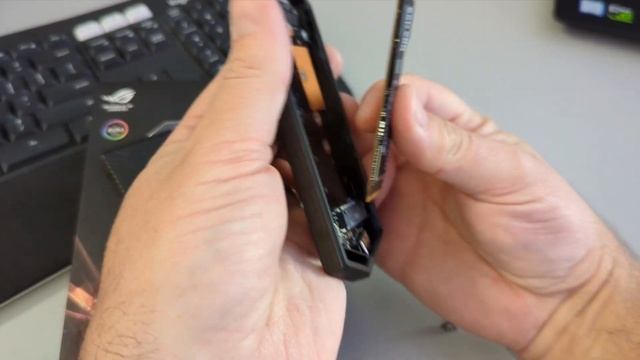 How to Install M.2 NVME in Asus ROG Strix Arion External Enclosure смотреть онлайн