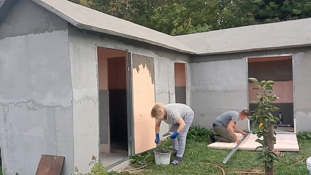 Вставляем двери и стекла в окна!😊 смотреть онлайн