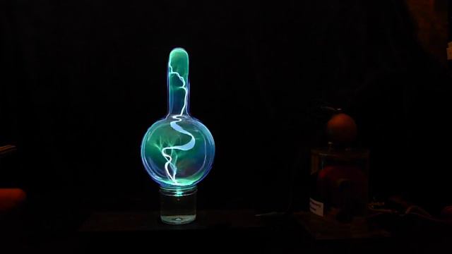 Decorative xenon plasmas, 20-80 torr смотреть онлайн