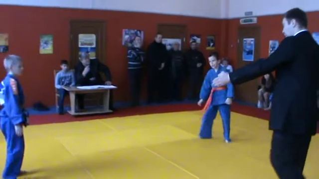 Новогодний турнир по дзюдо в Ясиноватой 21 12 2013 смотреть онлайн