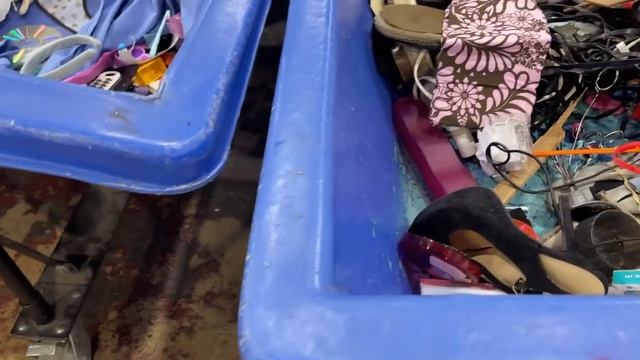 Барахолка без монтажа!Ищу брендовые вещи на свалке в США!Наталья Майами Секонд Хенд в США смотреть онлайн